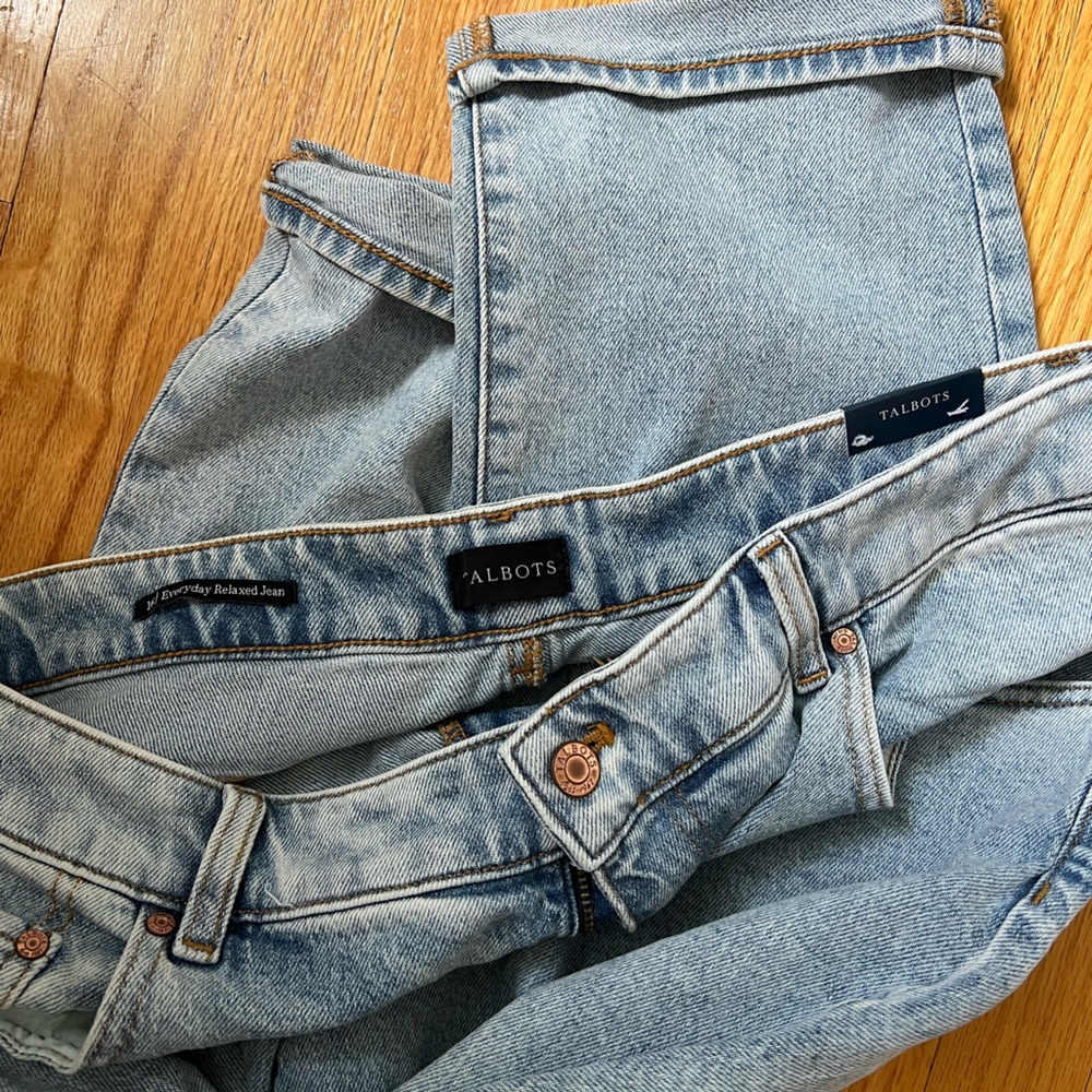 NWT Talbots relaxed everyday light denim jeans - Picture 2 of 5